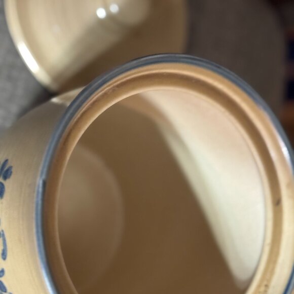 Pfaltzgraff Yorktowne 2 Qt Stoneware Canister with Lid Vintage USA - Picture 4 of 4